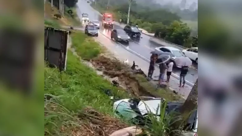 Grave acidente na SC-410 deixa duas pessoas mortas