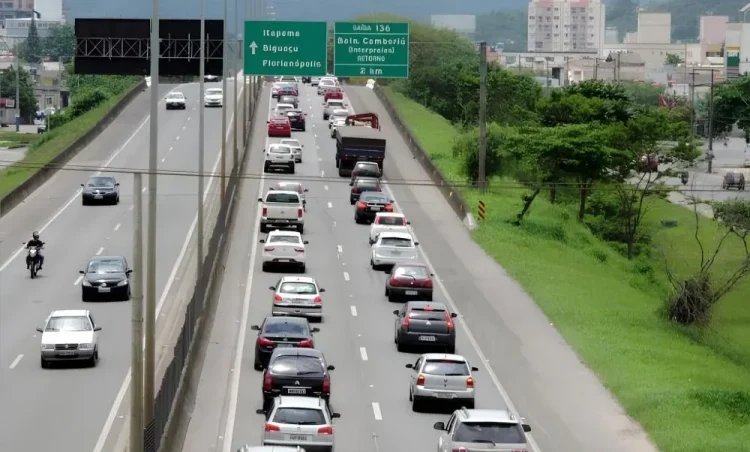 Feriado de Páscoa deve levar mais de 600 mil veículos às rodovias do Norte de SC