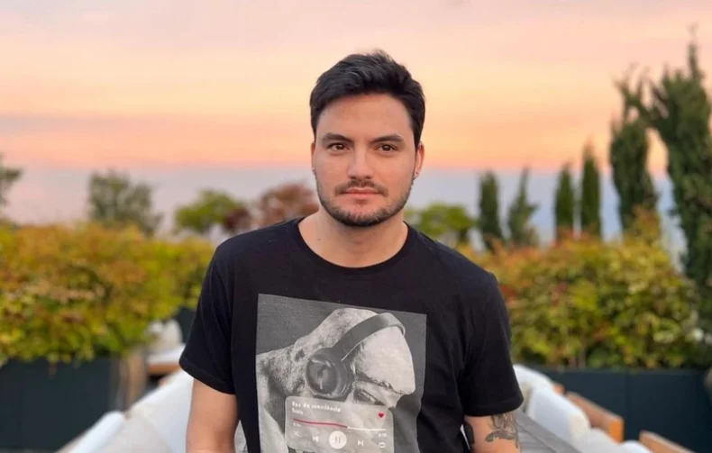 Felipe Neto anuncia candidatura à presidência