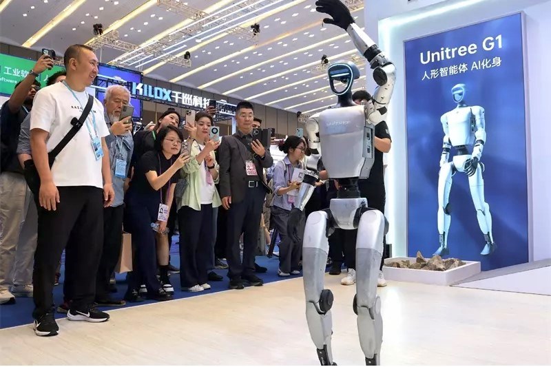 Indústria catarinense conhece robôs de alta precisão na China