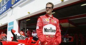 Recluso há 12 anos, Michael Schumacher vai de helicóptero conhecer a primeira neta