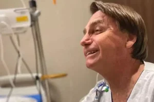 Boletim médico atualiza saúde de Bolsonaro após novo procedimento