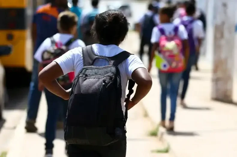 Pé-de-Meia faz jovens desistirem de abandonar o ensino médio