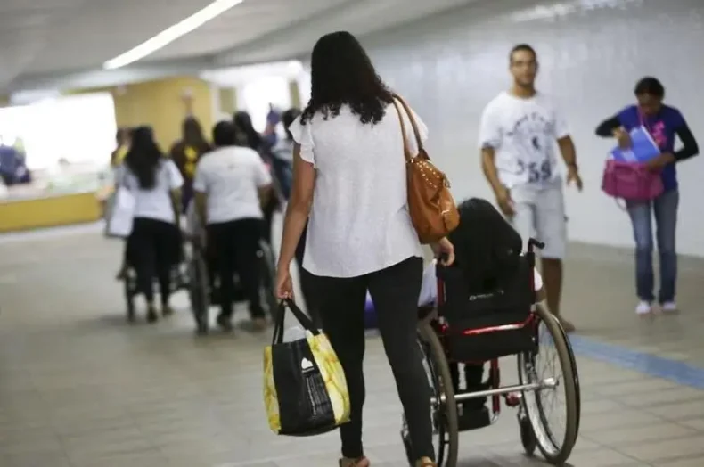 Senado: comissão analisa jornada de trabalho especial para quem tem filhos PCD