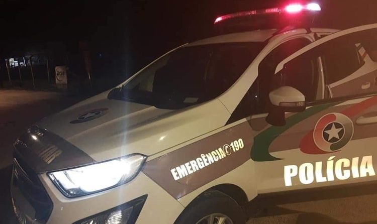 Marido segue foragido após atirar na esposa no Vale do Itajaí