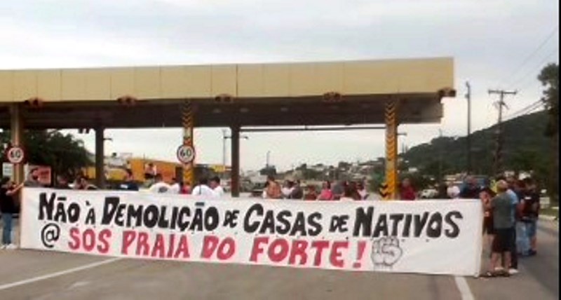 Vídeo: Justiça determina demolição de casas na Praia do Forte