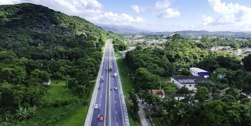 Lula assina contratos de concessão de rodovias que beneficiam Santa Catarina