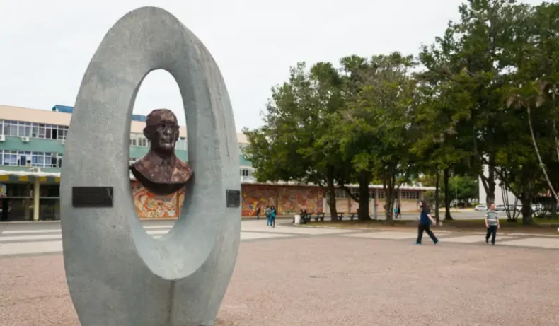 UFSC pode retirar homenagens a ex-reitor apoiador da ditadura