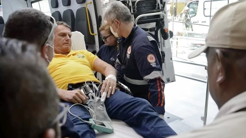 Bolsonaro segue internado, mas está estável e em observação, dizem médicos