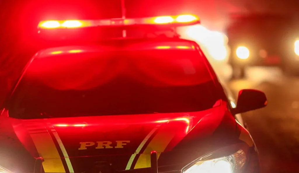 Grave acidente na BR-101 mata casal que trocava pneu