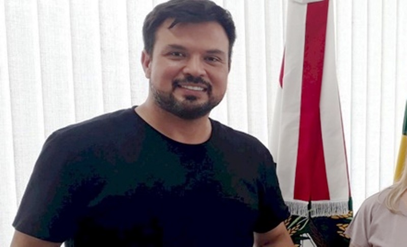 Prefeito de SC que empregou sogro e sogra está na mira da Justiça