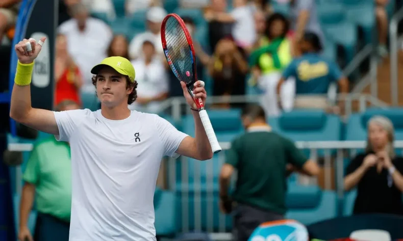João Fonseca estreia com vitória na primeira rodada em Roland Garros