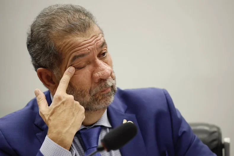 Lupi pede demissão do Ministério da Previdência em meio a fraude bilionária