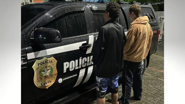 PC prende dupla suspeita de cometer uma série de roubos em SC
