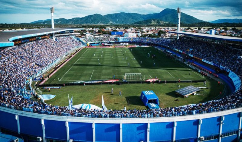 Corinthians desembarca em Florianópolis para enfrentar o Barra na Ressacada