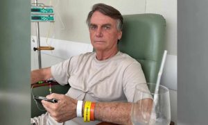 Bolsonaro tem alta e deixa hospital neste domingo