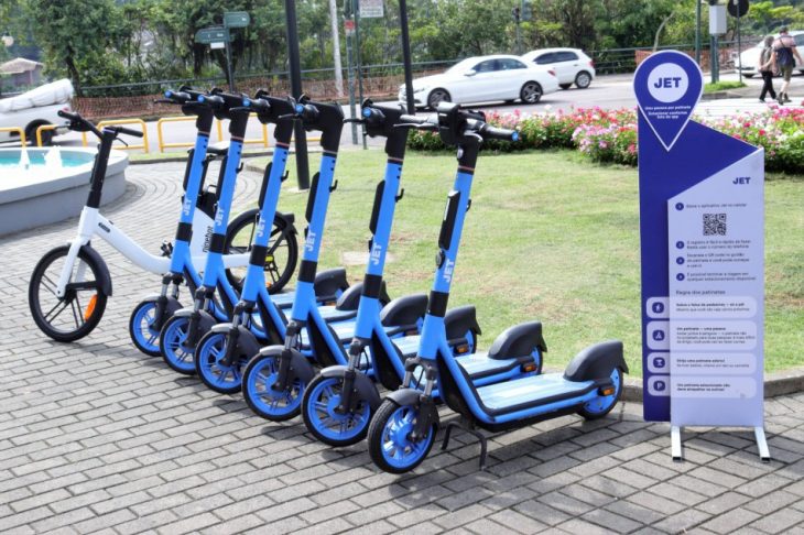 Aula em Blumenau ensina como utilizar patinetes elétricos