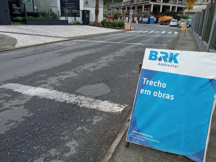 Obra na rede de esgoto altera trânsito nesta semana; saiba onde