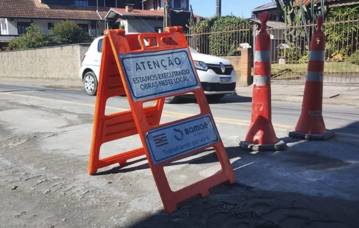Obra impacta no trânsito e abastecimento de água