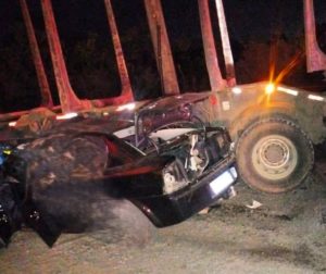 Cinco pessoas morrem em grave acidente entre carro e caminhão