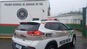 Dois foragidos da Justiça são presos no Norte de SC