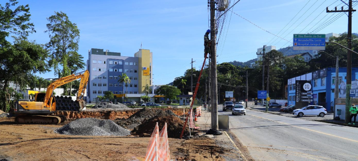 Obra milionária de prolongamento é retomada em Jaraguá do Sul