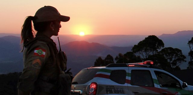 Governador anuncia valorização da carreira militar e reforço no efetivo em SC
