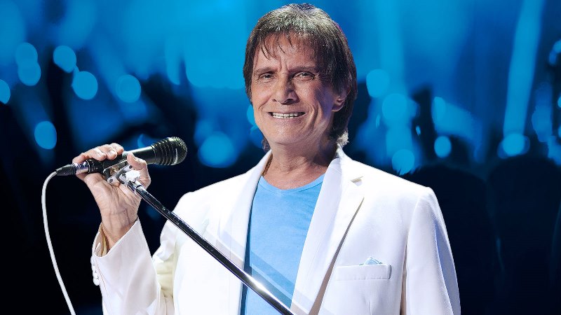 Cantor Roberto Carlos realiza cirurgia de vesícula
