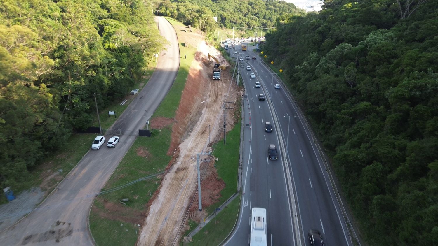 Obras de triplicação da SC-401 avançam no Morro das Madeireiras