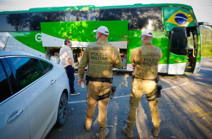 Operação resgata criança sozinha em ônibus clandestino