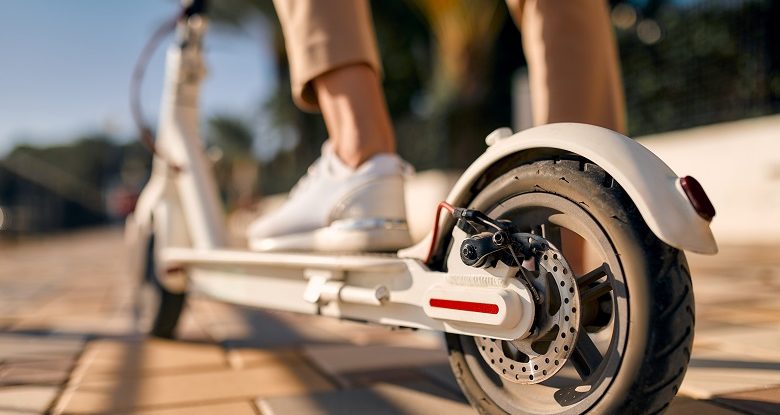 BC aperta cerco contra patinetes e scooters