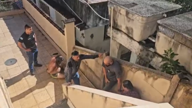 Filhos mantêm corpo do pai em decomposição dentro de casa