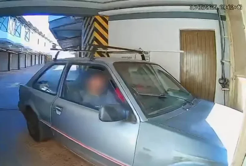 Dupla foge do motel após consumir bebidas e furtar prótese peniana