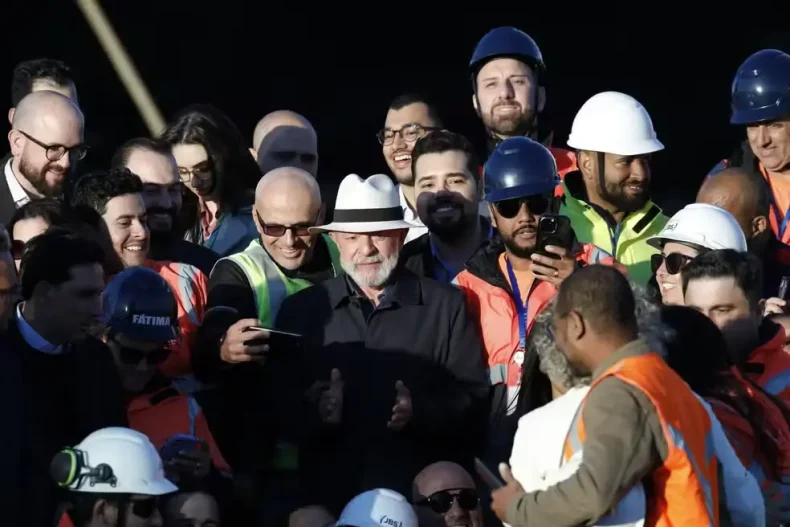 Lula visita Santa Catarina e anuncia investimentos bilionários