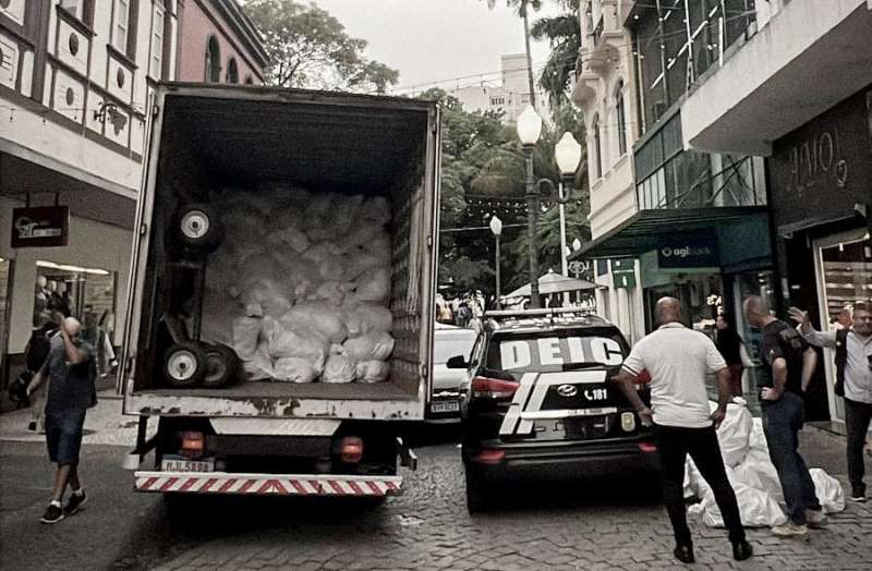 Operação contra pirataria apreende R$ 640 mil em produtos na Grande Florianópolis
