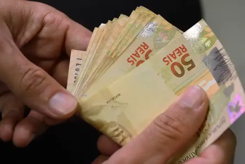 Governo antecipa 13° e injeta R$ 78 bilhões na economia