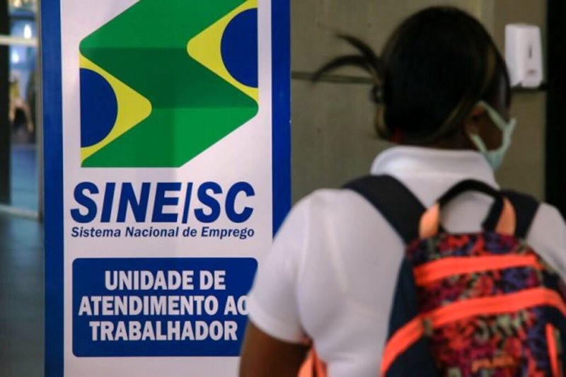 SC gera 9,8 mil empregos com carteira assinada em março
