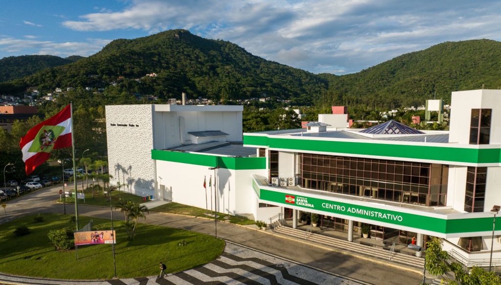 Jorginho Mello anuncia antecipação do 13º salário dos servidores