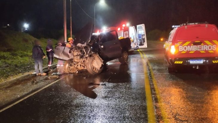 Passageiro morre e motorista fica gravemente ferido em acidente na BR-470