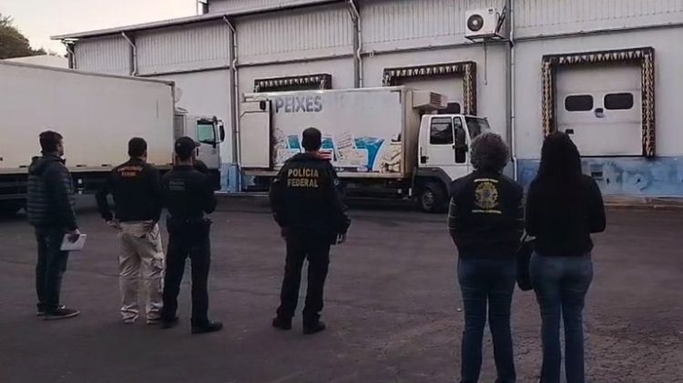 PF descobre fraude em selos e comércio de pescados em SC