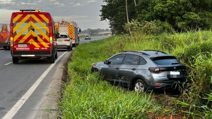 Motorista fica presa nas ferragens após acidente na BR-470