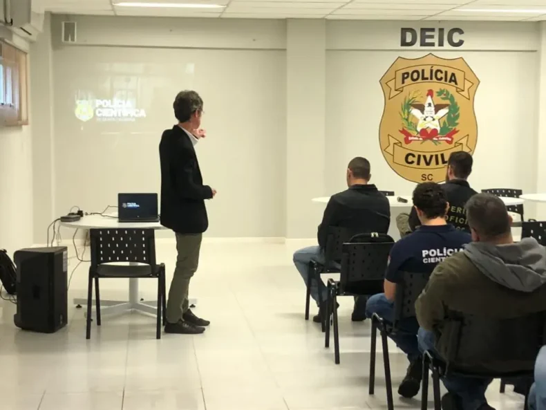 Polícia Civil desenvolve treinamento contra ataques em escolas catarinenses