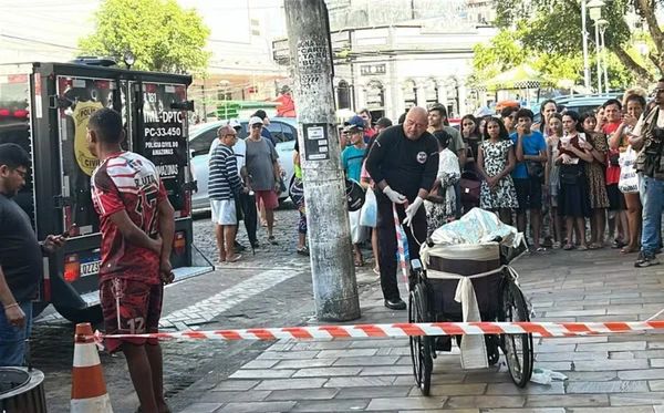 Filho é preso ao andar com o pai morto em cadeira de rodas