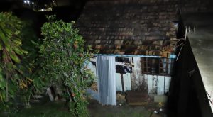 Casa pega fogo e homem sofre queimaduras em Blumenau