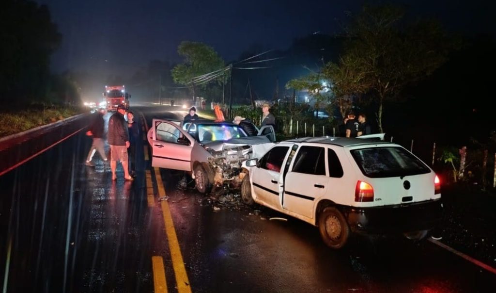 Grave acidente mata uma mulher e deixa feridos na SC-283
