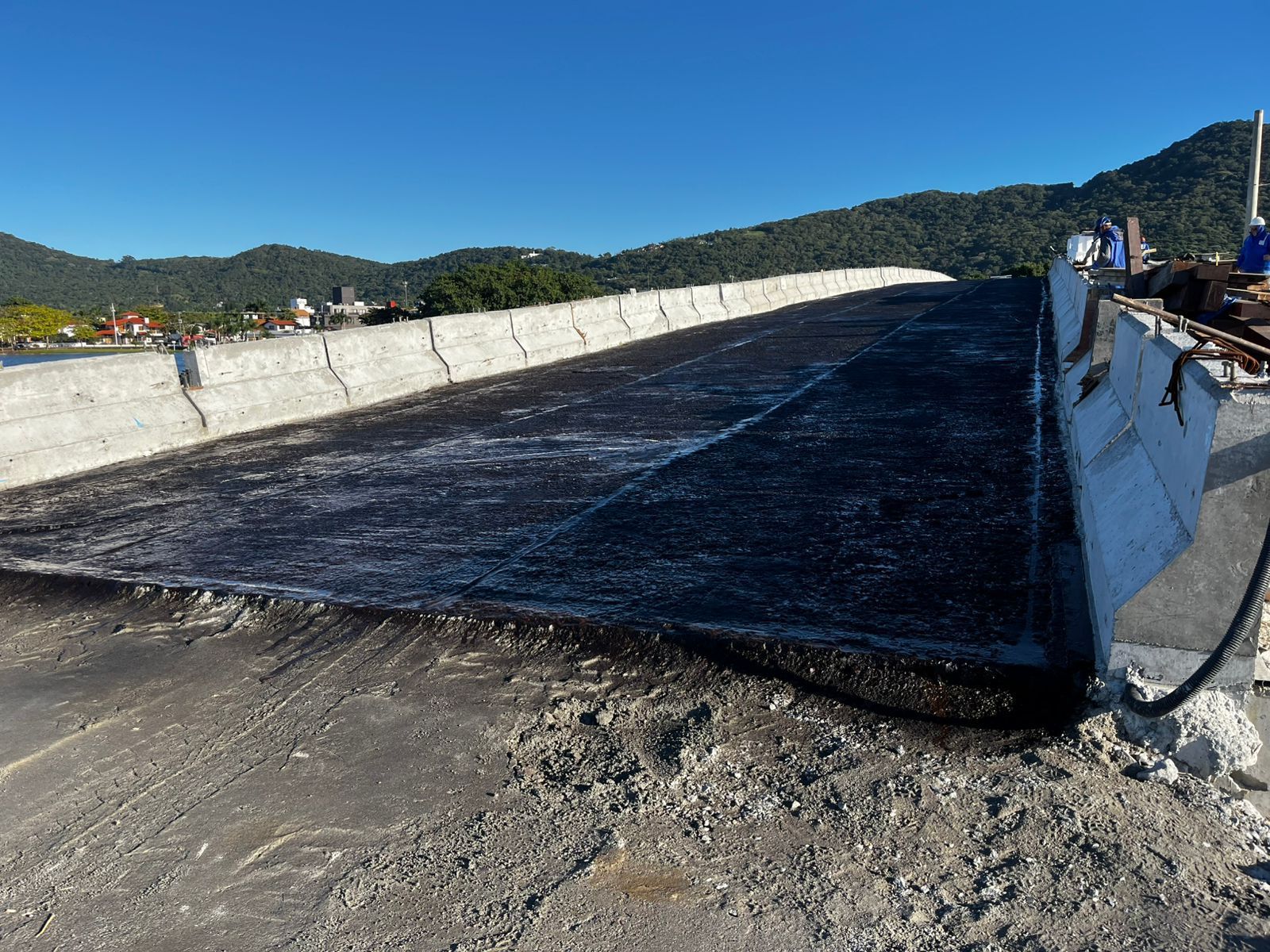 Começa asfaltamento para a abertura parcial da nova ponte da Lagoa