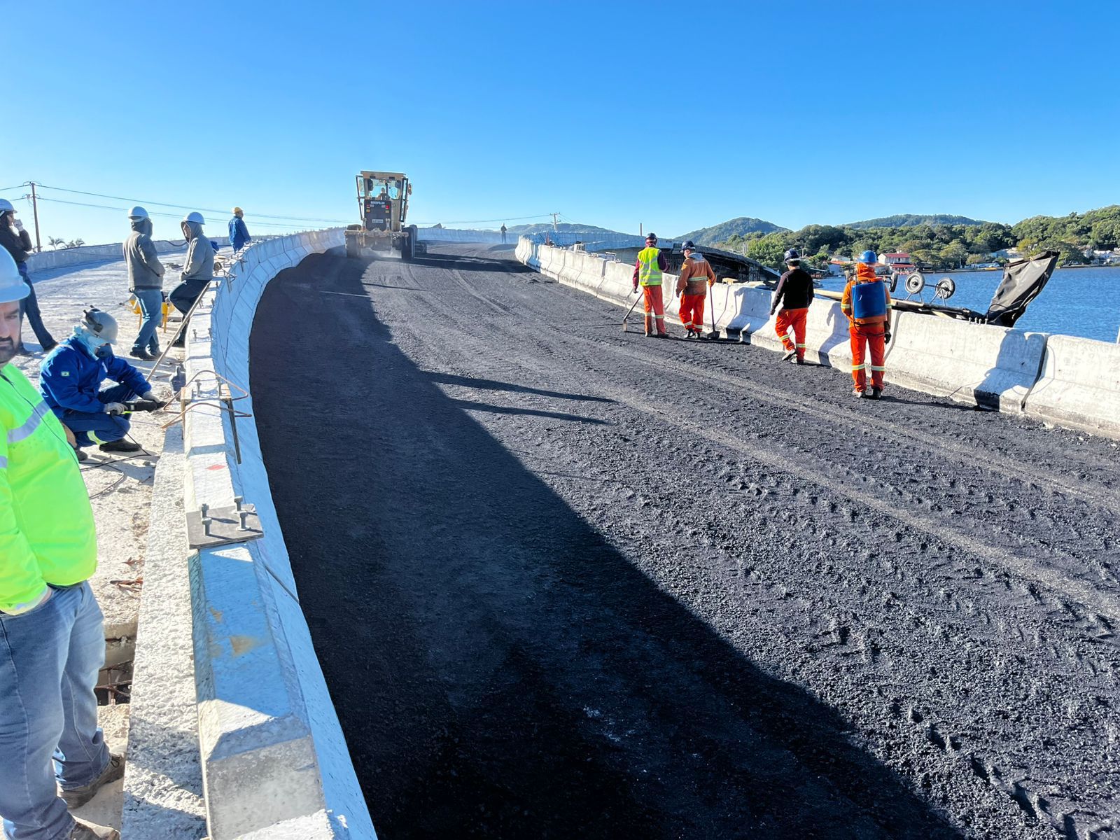 Começa asfaltamento para a abertura parcial da nova ponte da Lagoa