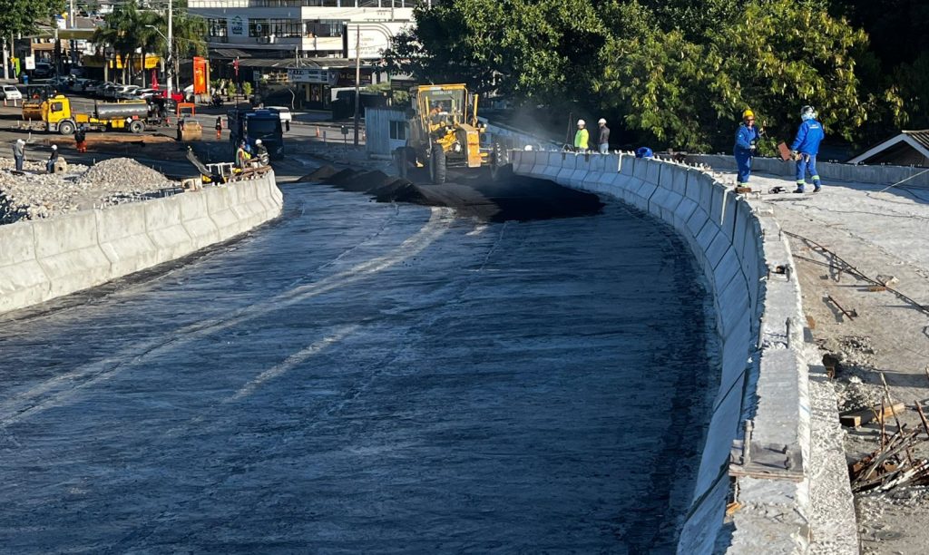 Começa asfaltamento para a abertura parcial da nova ponte da Lagoa
