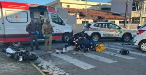 Motociclista morre ao ser atingido por carro em Itajaí