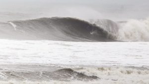 Ciclone extratropical deixa SC sob alerta de temporais e rajadas de vento